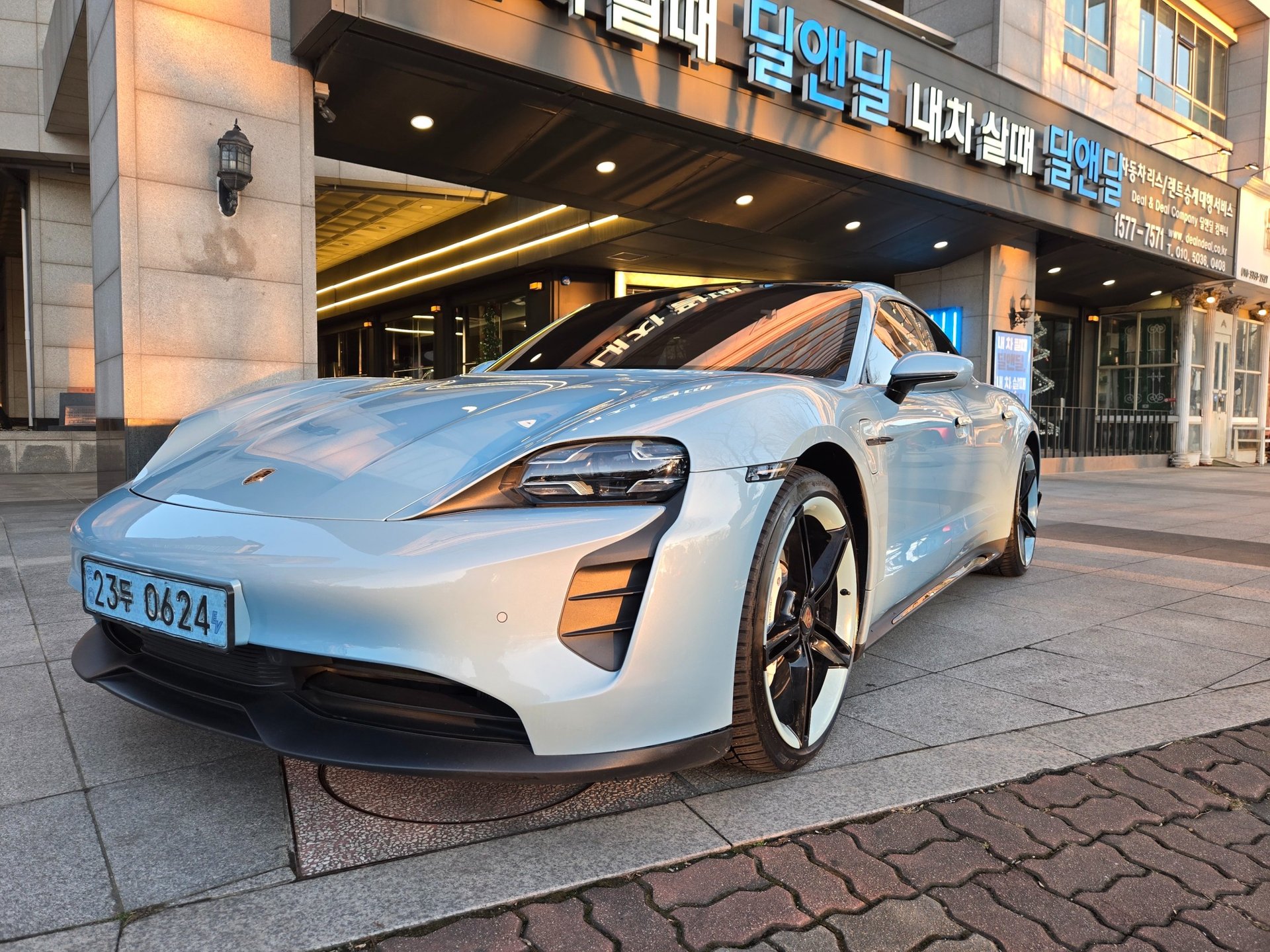 PORSCHE TAYCAN - View 1