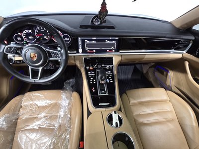 PORSCHE PANAMERA - 5