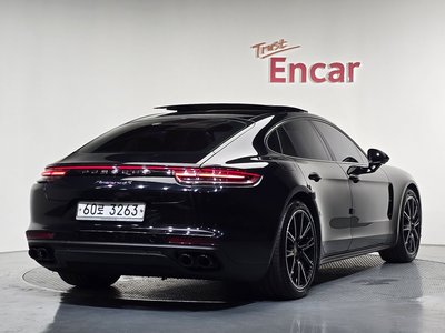 PORSCHE PANAMERA - 3