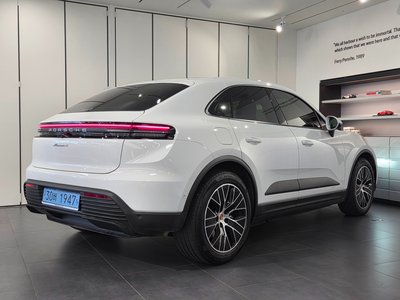 PORSCHE MACAN - 5