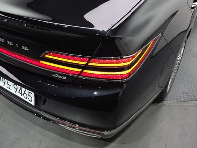 2021 Genesis G90 photo 10