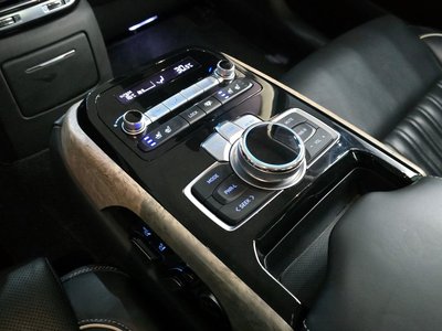 2020 Genesis G90 thumbnail 18