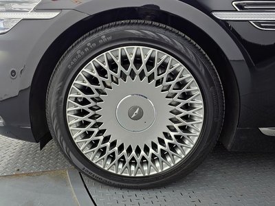 صورة 6 لـ 2020 Genesis G90