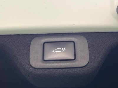 TOYOTA CROWN CROSSOVER - 8