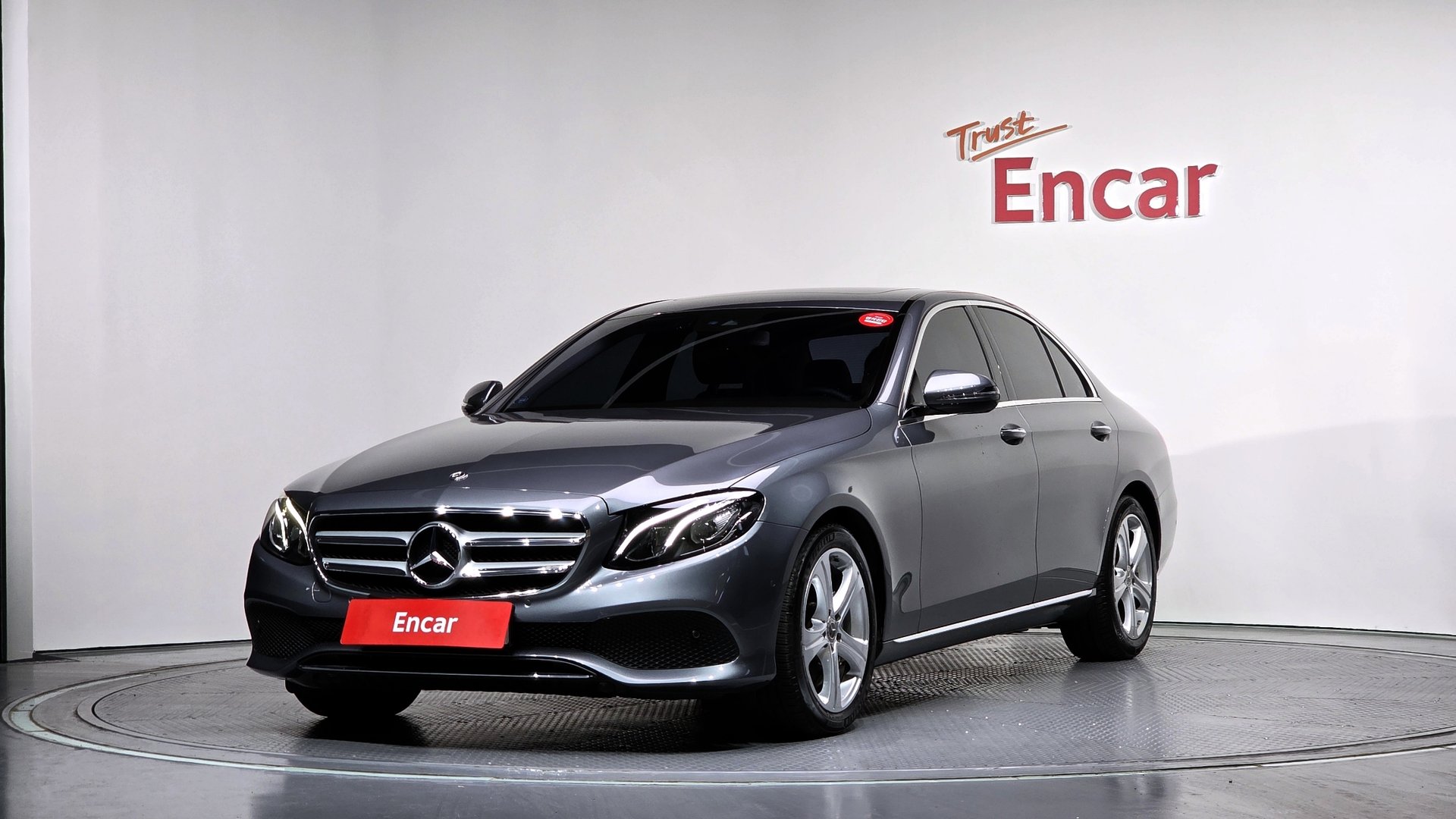 MERCEDES-BENZ E-CLASS - View 1
