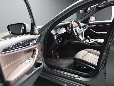 صورة 10 لـ 2023 BMW 5 SERIES