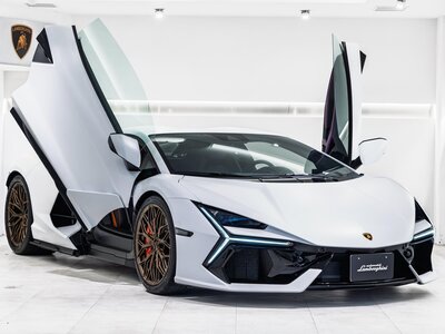 LAMBORGHINI REVUELTO