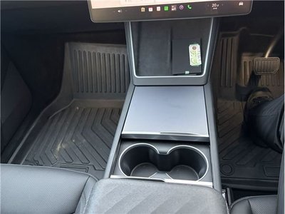 2025 Tesla MODEL Y — миниатюра 18