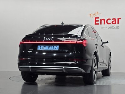 AUDI E-TRON - 4