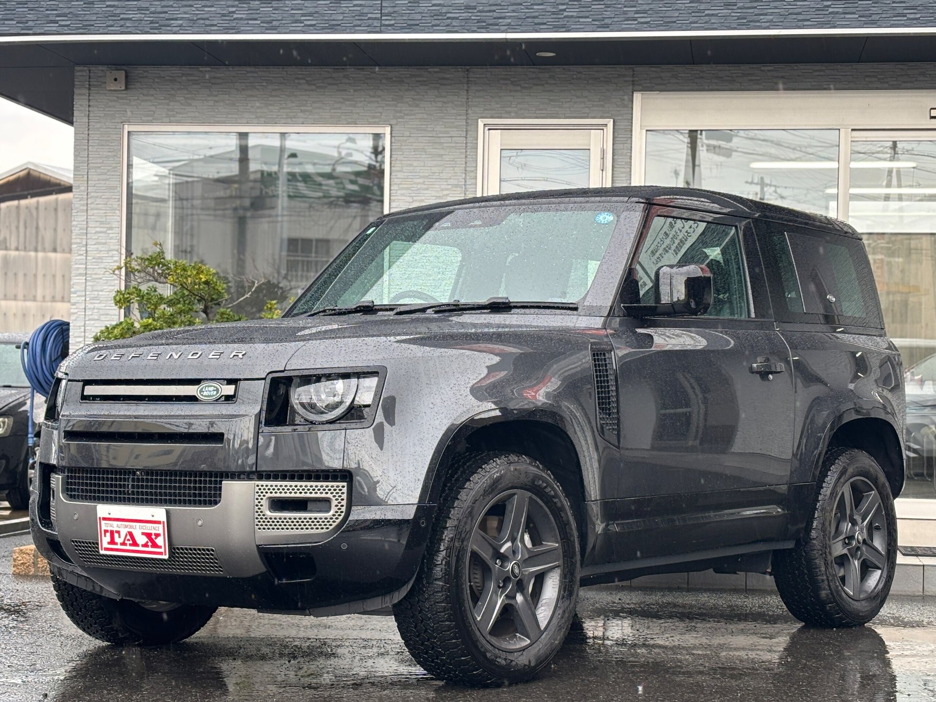 LAND ROVER DEFENDER - View 1