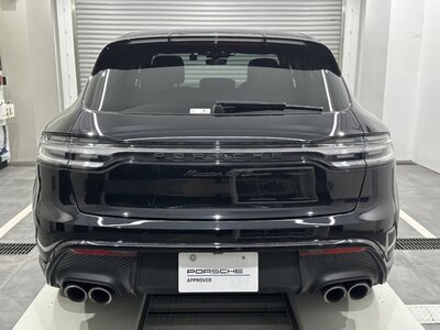 PORSCHE MACAN - 8