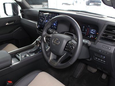 2025 Lexus GX thumbnail 14