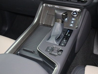 2025 Lexus GX thumbnail 23