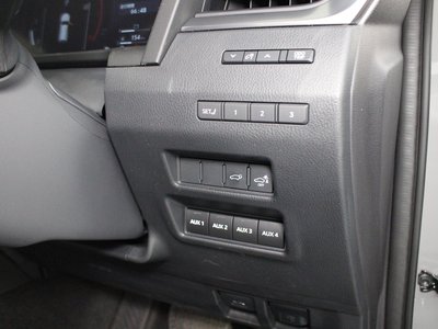 2025 Lexus GX thumbnail 38
