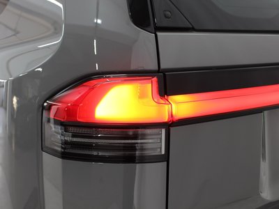 2025 Lexus GX thumbnail 31