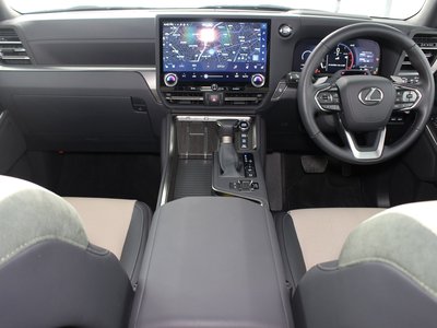 2025 Lexus GX thumbnail 18