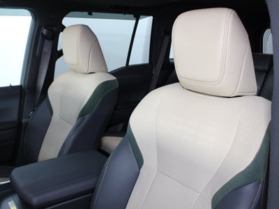 2025 Lexus GX thumbnail 39