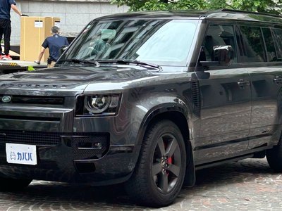 LAND ROVER DEFENDER - 1