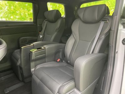 2025 TOYOTA ALPHARD photo 8