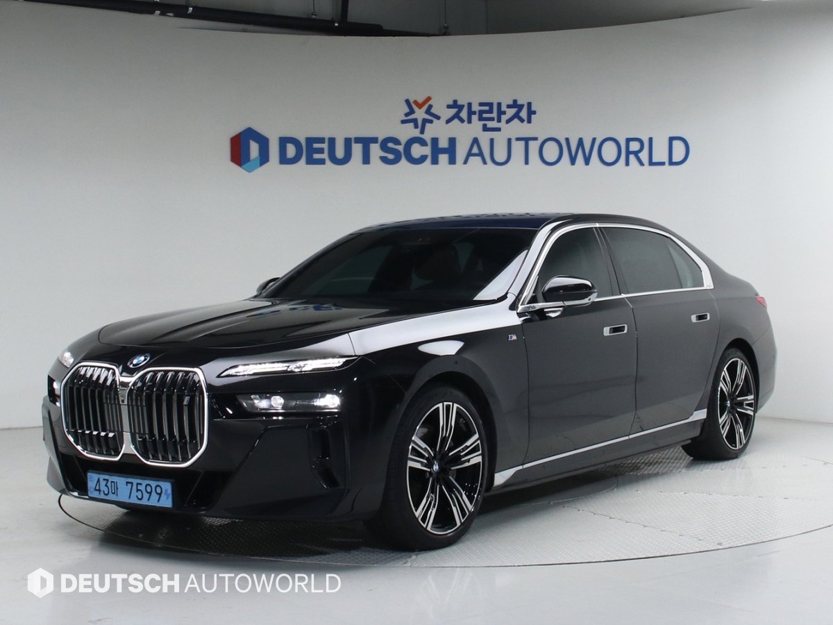 BMW I7 - View 1
