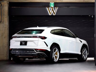 LAMBORGHINI URUS - 4