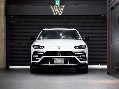 LAMBORGHINI URUS - 10