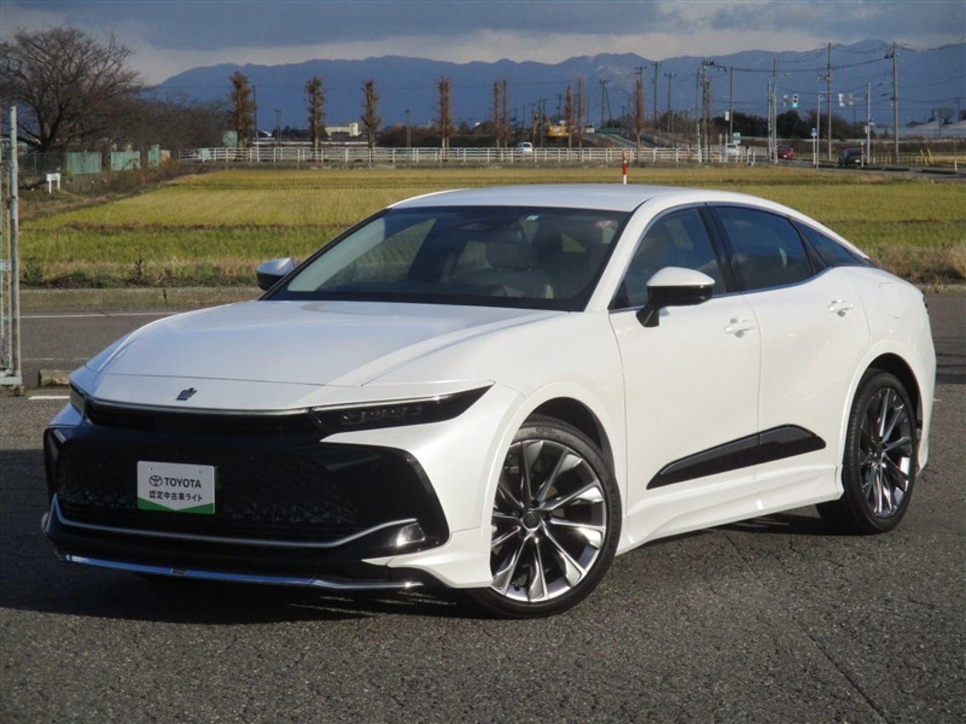 TOYOTA CROWN CROSSOVER - View 1