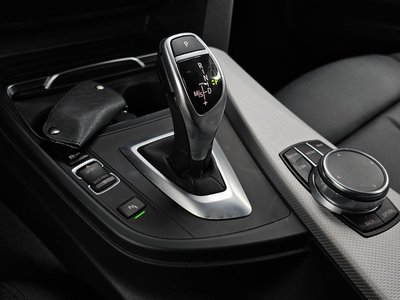 صورة 9 لـ 2017 BMW 3 SERIES