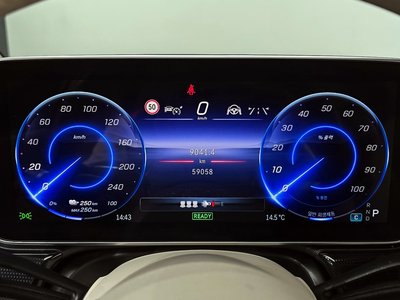 MERCEDES-BENZ EQS - 8