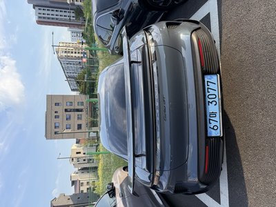 2025 Porsche TAYCAN 照片 2