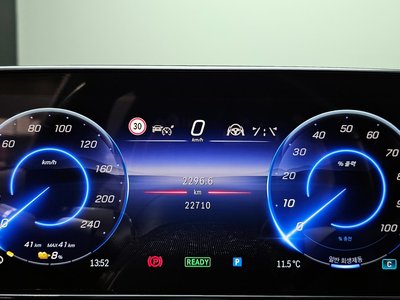 MERCEDES-BENZ EQS - 8