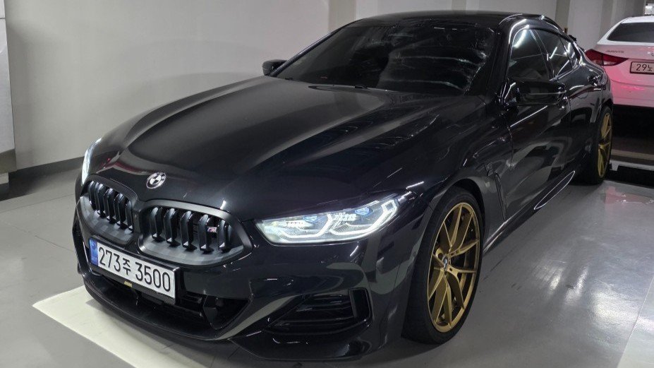 BMW 8 SERIES - View 1