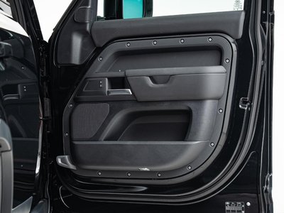 LAND ROVER DEFENDER - 7