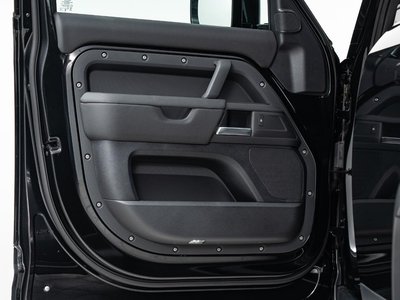 LAND ROVER DEFENDER - 4