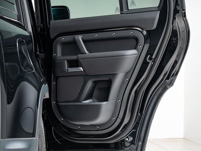 LAND ROVER DEFENDER - 6