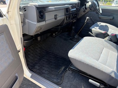 2004 Toyota LAND CRUISER 70 — миниатюра 41