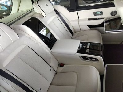 ROLLS-ROYCE CULLINAN - 6