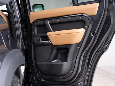 LAND ROVER DEFENDER - 6