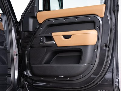 LAND ROVER DEFENDER - 7