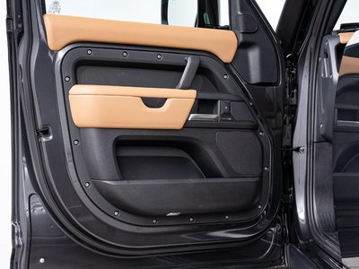 LAND ROVER DEFENDER - 4