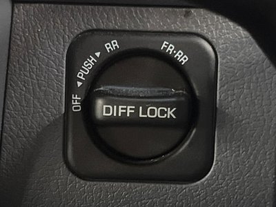 2015 Toyota LAND CRUISER 70 — миниатюра 25