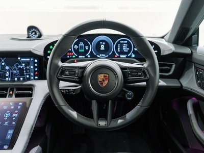 صورة 2 لـ 2025 Porsche TAYCAN