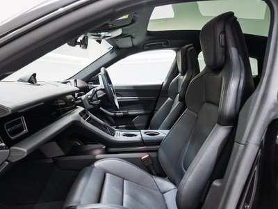 صورة 9 لـ 2025 Porsche TAYCAN