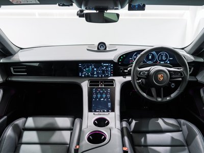 صورة 7 لـ 2025 Porsche TAYCAN