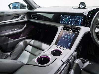 2025 Porsche TAYCAN — миниатюра 24