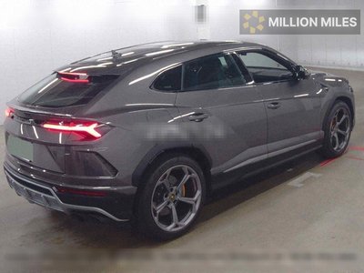 LAMBORGHINI URUS - 5