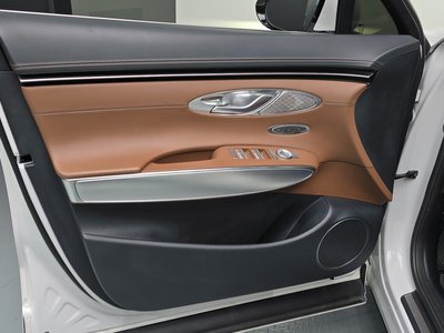 2022 Genesis GV70 — миниатюра 14