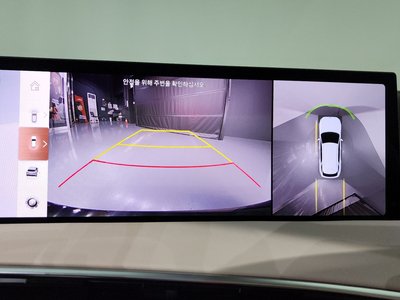 2025 Genesis GV70 — миниатюра 21