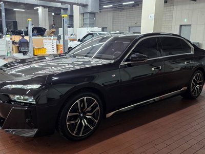 BMW 7 SERIES - 1