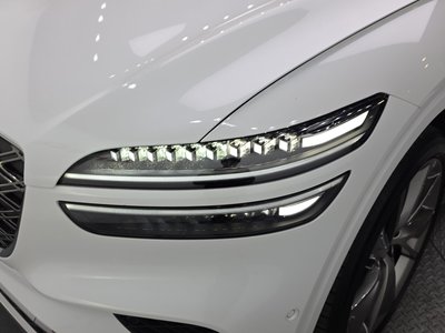 صورة 9 لـ 2025 Genesis GV70